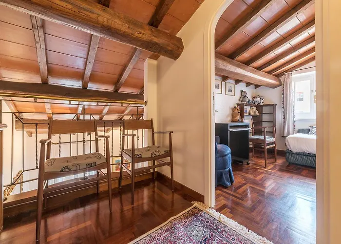 דירה Quiet And Classic On Two Floors, By Trevi Fountain - Fromhometorome *