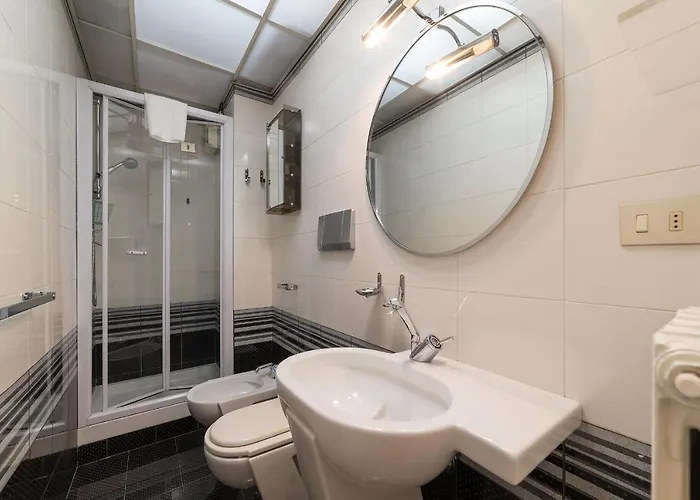 Quiet And Classic On Two Floors, By Trevi Fountain - Fromhometorome רומא
