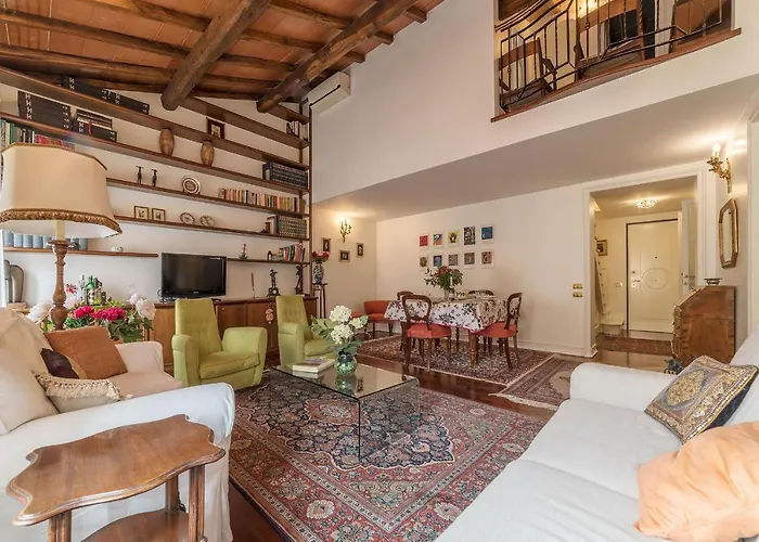 Quiet And Classic On Two Floors, By Trevi Fountain - Fromhometorome דירה