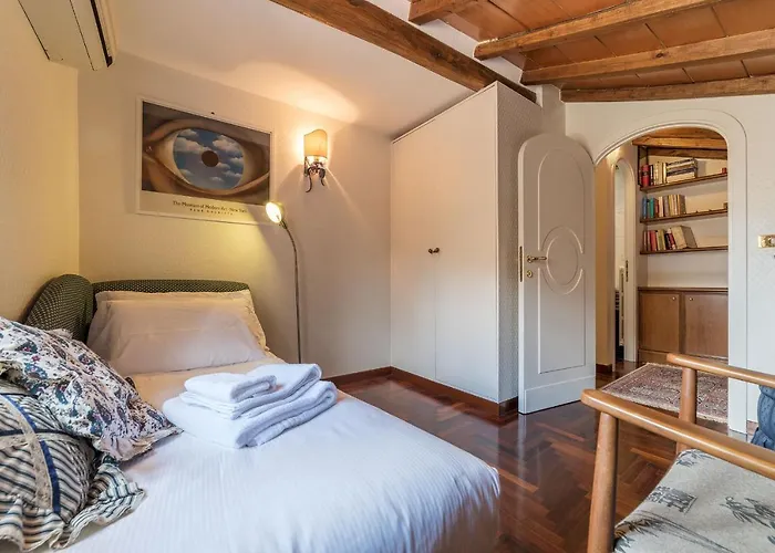 דירה Quiet And Classic On Two Floors, By Trevi Fountain - Fromhometorome רומא
