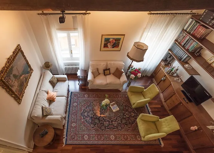 Quiet And Classic On Two Floors, By Trevi Fountain - Fromhometorome דירה