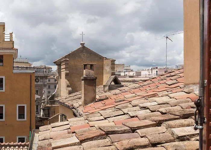 Quiet And Classic On Two Floors, By Trevi Fountain - Fromhometorome רומא