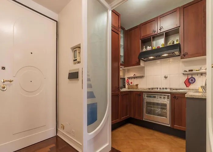 Quiet And Classic On Two Floors, By Trevi Fountain - Fromhometorome דירה *