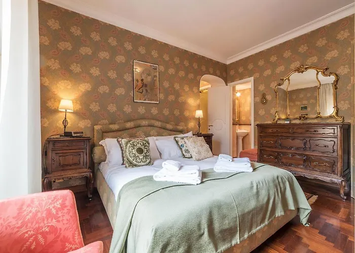 דירה Quiet And Classic On Two Floors, By Trevi Fountain - Fromhometorome *