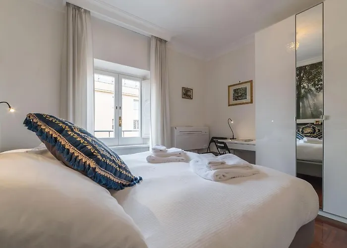 דירה Quiet And Classic On Two Floors, By Trevi Fountain - Fromhometorome